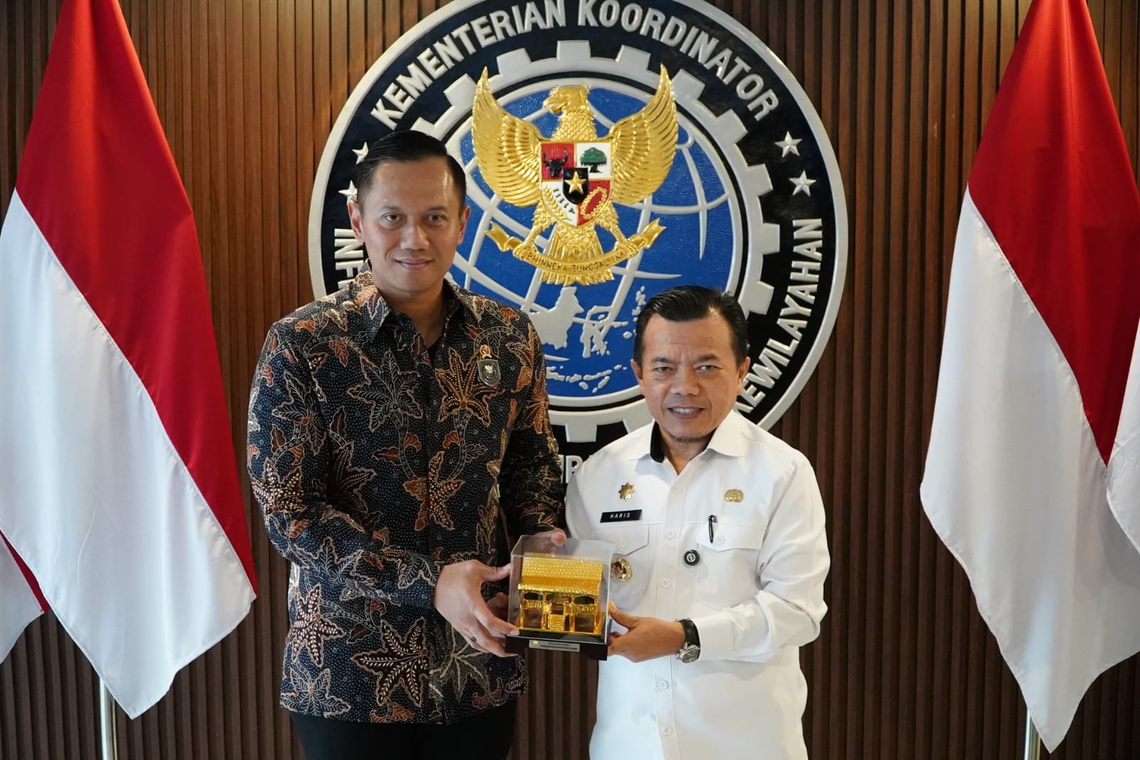 Gubernur Jambi Al Haris saat bertemu Menteri Koordinator Bidang Infrastruktur dan Pembangunan Kewilayahan Agus Harimurti Yudoyono (AHY)