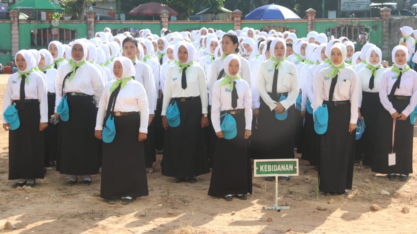 Mahasiswa baru Poltekkes Kemenkes Jambi saat mengikuti kegiatan pengenalan kehidupan kampus