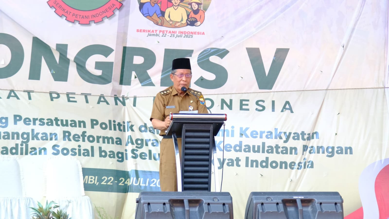 Wakil Gubernur Jambi, Abdullah Sani, saat menghadiri pembukaan Kongres ke-V di Asrama Haji Provinsi Jambi