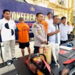 Dirkrimsus Polda Jambi, Kombes Pol Taufik Nurmandia saat memberikan keterangan pengungkapan kasus Karhutla