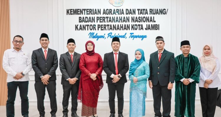 Foto bersama usai pelantikan PPAT oleh Kepala Kantor Pertanahan Kota Jambi