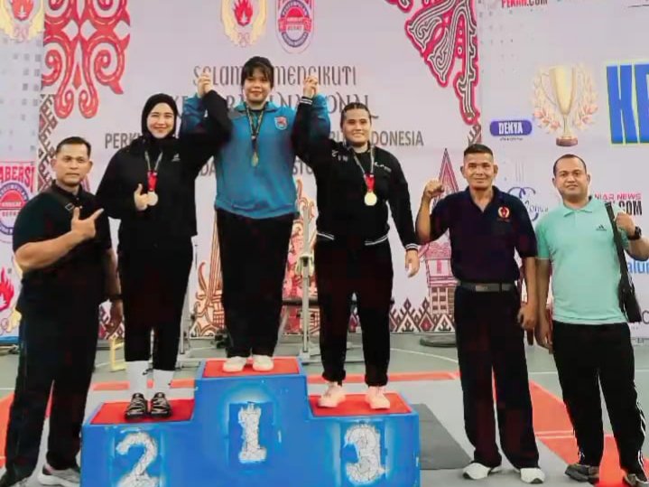 Rossa Gina Nababan yang turun di kelas 84 kg putri senior berhasil meraih medali emas