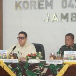 Danrem 042/Gapu Brigjen TNI Brigjen TNI Heri Purwanto bersama Ketua Tim Reses Komisi I DPR RI dr. Dave Akbarshah Fikarno Laksono