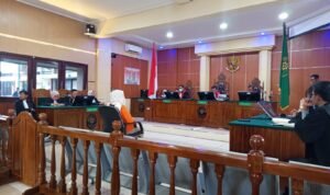 Helen saat menjalani persidangan di Pengadilan Negeri Jambi