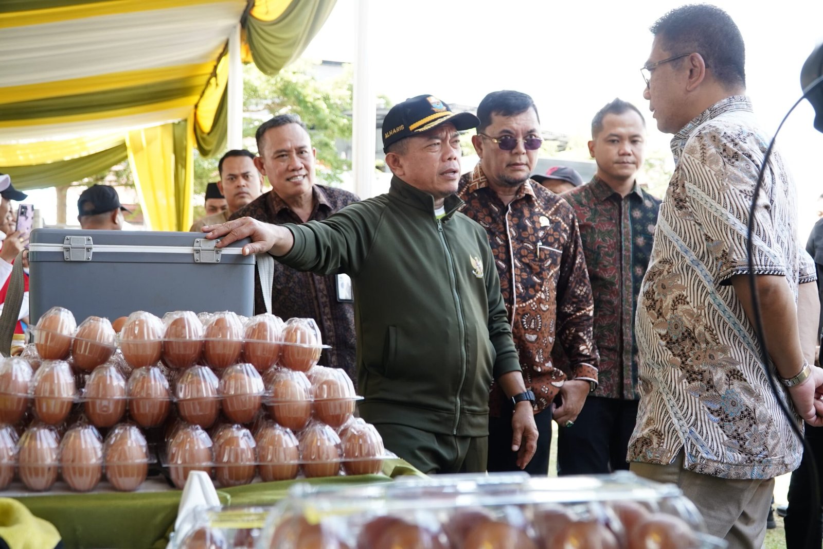 Gubernur Jambi, Al Haris saat menghadiri pembukaan program Gerakan Pangan Murah (GPM) Tahun 2025