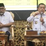 Gubernur Jambi, Al Haris didampingi Sekda Sudirman saat memimpin rapat evaluasi kinerja OPD lingkup Pemerintah Provinsi Jambi
