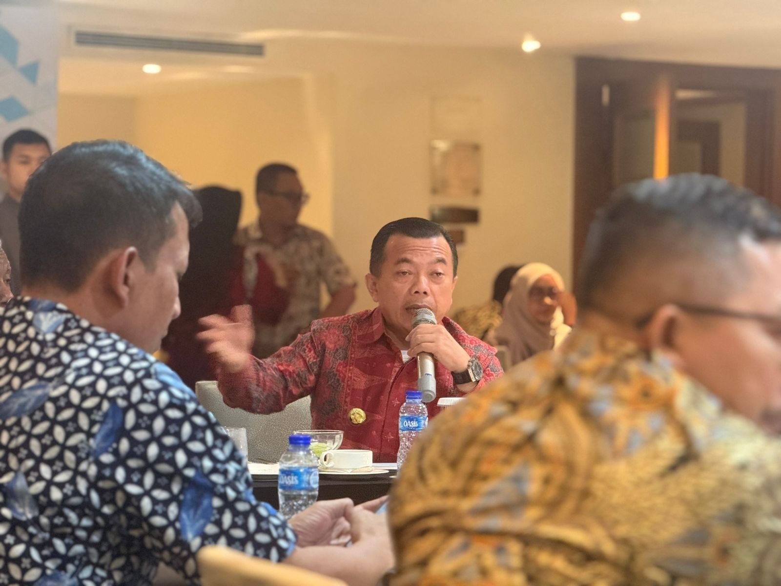 Ketua Asosiasi Daerah Penghasil Migas dan Energi Terbarukan yang juga Gubernur Jambi, Al Haris saat memimpin rapat koordinasi nasional ADPMET