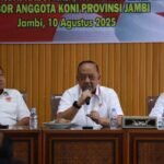 Ketua Umum Komite KONI Pusat, Letjen TNI (Purn) Marciano Norman saat audiensi dengan KONI kabupaten/kota di Jambi