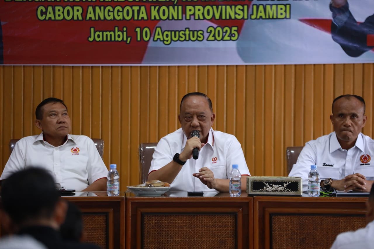 Ketua Umum Komite KONI Pusat, Letjen TNI (Purn) Marciano Norman saat audiensi dengan KONI kabupaten/kota di Jambi