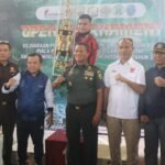 Gubernur Jambi, Al Haris bersama Danrem 042/Gapu, Brigjen TNI Heri Purwanto saat penutupan Open Tournament Danrem Cup 2025