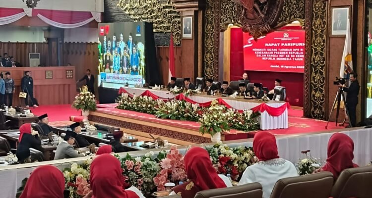 Gubernur Jambi Al Haris saat mengikuti rapat paripurna dalam rangka sidang tahunan MPR dan sidang bersama DPR-DPD dalam rangka HUT ke-80 Kemerdekaan RI tahun 2025