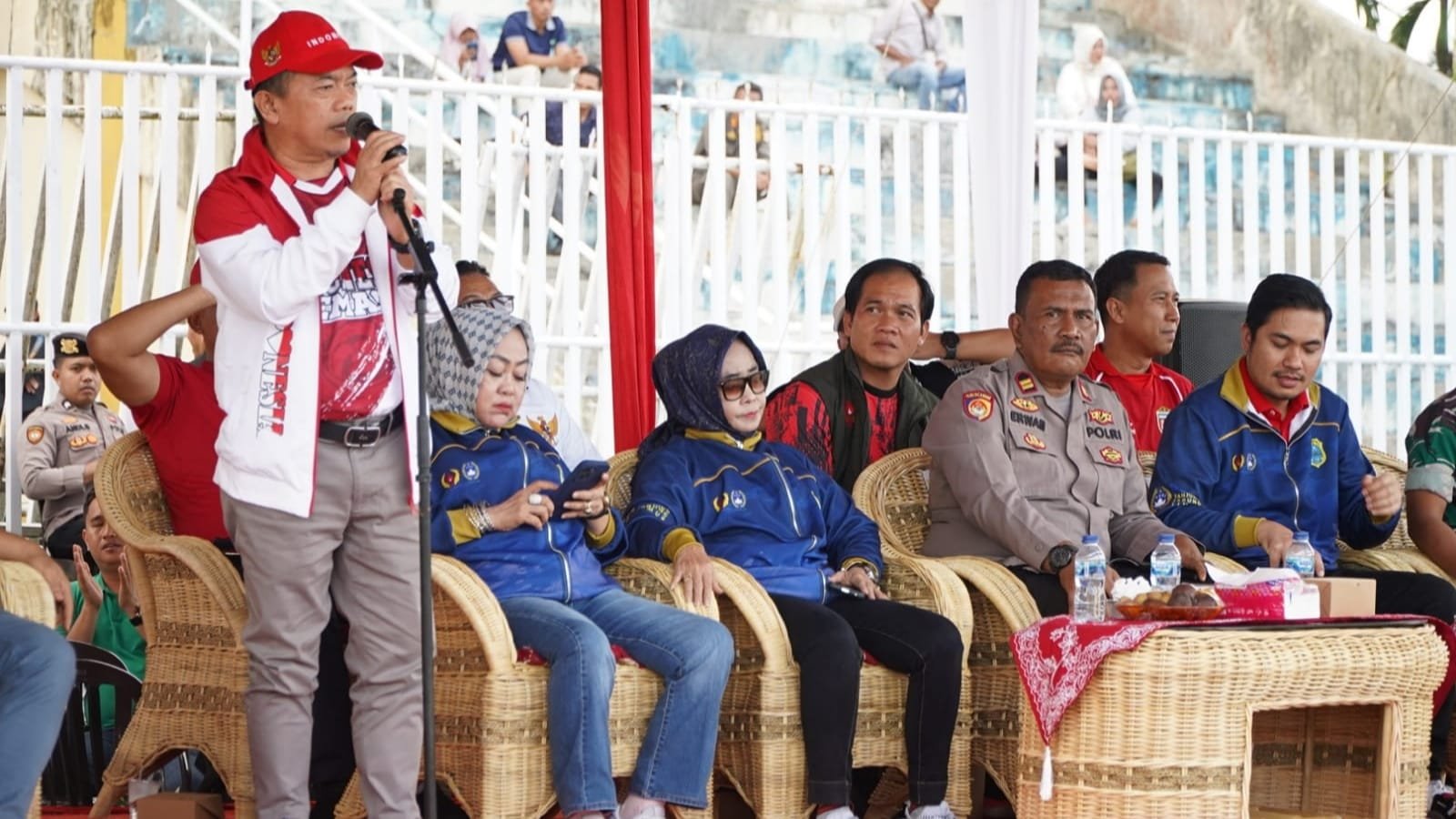 Gubernur Jambi, Al Haris, saat menghadiri pembukaan Piala Soeratin U-13 dan U-15 di Stadion Gelora Paduka Berhala, Kabupaten Tanjung Jabung Timur