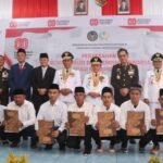 Gubernur Jambi Al Haris foto bersama usai menyerahkan secara simbolis remisi kepada ribuan narapidana dalam rangka memperingati HUT ke-80 Kemerdekaan Republik Indonesia