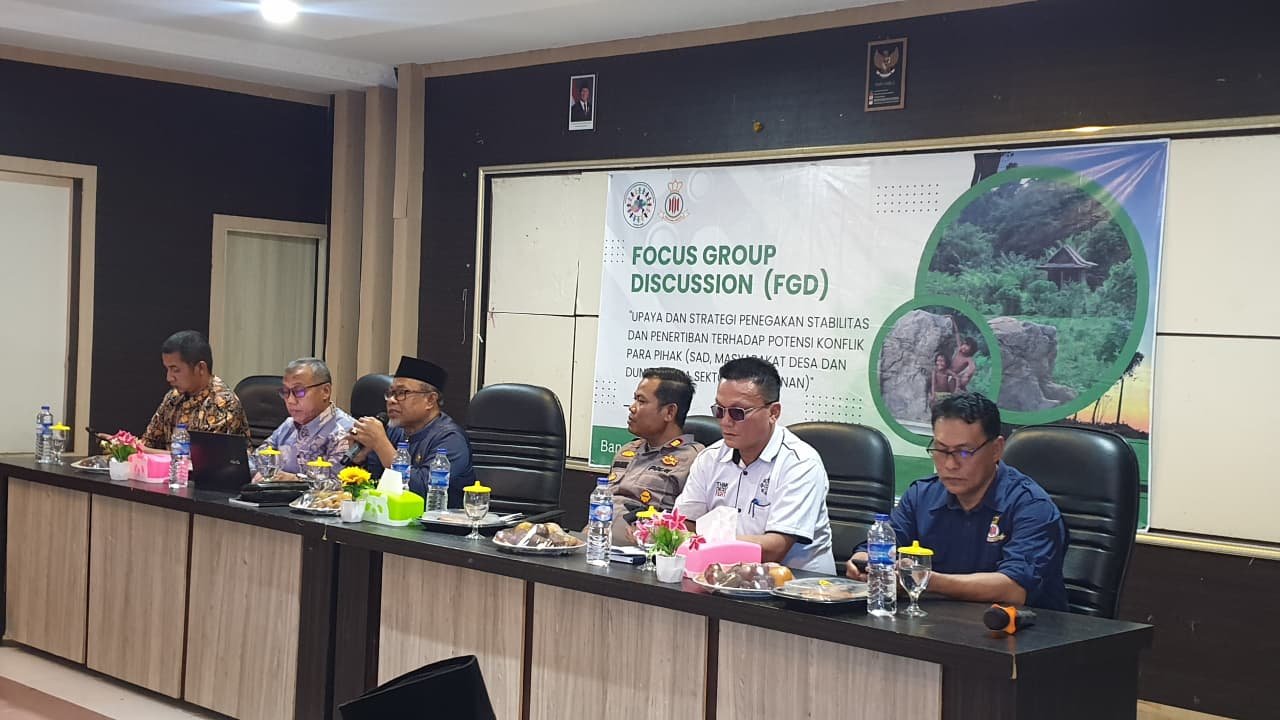FGD yang digelar FKPS-SAD dengan tema Upaya dan Strategi Penegakan Stabilitas dan Penertiban terhadap Potensi Konflik SAD, Masyarakat Desa, dan Dunia Usaha Sektor Perkebunan