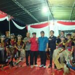 Walikota Jambi Maulana fploto bersama panitia pesta rakyat dan pagelaran seni udaya jaranan di Lorong Teratai Kota Jambi