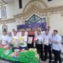 Dirreskrimsus Polda Jambi, Kombes Pol. Taufik Nurmandia memperlihatkan kemasan beras subsidi yang diganti dengan karung polos