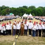 Wakil Gubernur Jambi Abdullah Sani foto bersama usai penutupan Pengenalan Kehidupan Kampus Mahasiswa Baru (PKKMB) Universitas Jambi (Unja)
