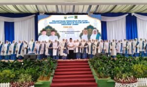 Pengurus Wilayah BKMT Provinsi Jambi Periode 2025-2030 foto bersama Gubernur Jambi Al Haris usai pelantikan