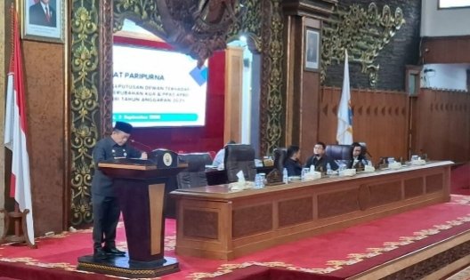 Gubernur Jambi Al Haris saat rapat paripurna di gedung DPRD Provinsi Jambi