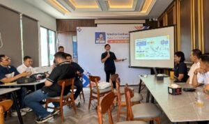 Branch Manager ACC Jambi Edwin Saragih, saat menyampaikan materi