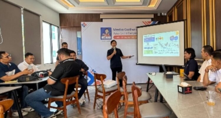 Branch Manager ACC Jambi Edwin Saragih, saat menyampaikan materi