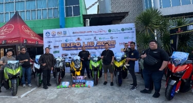 Komunitas Jambi Max Owners (JMO) yang berhasil memborong piala di kontes sepeda motor Politeknik Jambi