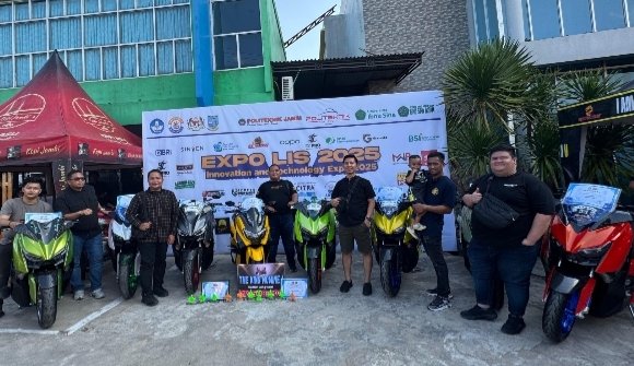 Komunitas Jambi Max Owners (JMO) yang berhasil memborong piala di kontes sepeda motor Politeknik Jambi