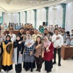 Foto bersama pemateri dan peserta FGD bertajuk “Optimalisasi Peran Dinas Pendidikan dan Guru BP dalam Edukasi Pelajar terhadap Dampak Kenakalan Remaja di Provinsi Jambi