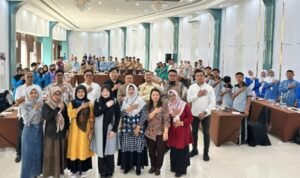 Foto bersama pemateri dan peserta FGD bertajuk “Optimalisasi Peran Dinas Pendidikan dan Guru BP dalam Edukasi Pelajar terhadap Dampak Kenakalan Remaja di Provinsi Jambi