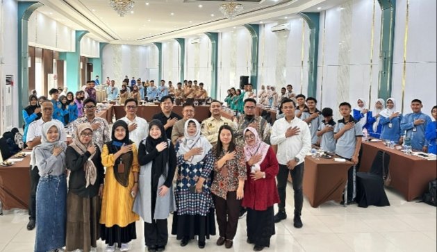 Foto bersama pemateri dan peserta FGD bertajuk “Optimalisasi Peran Dinas Pendidikan dan Guru BP dalam Edukasi Pelajar terhadap Dampak Kenakalan Remaja di Provinsi Jambi