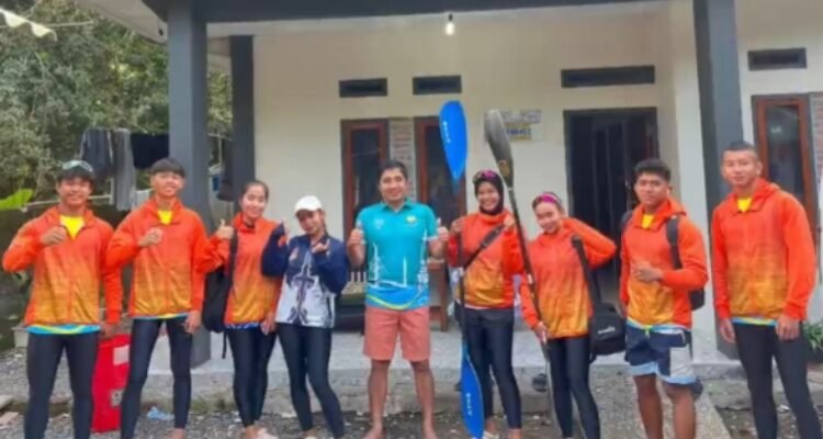 Atlet dayung andalan Jambi yang berhasil meraih 4 emas dan 1 perak di Kejurnas kayak canoe Panglima TNI di Pangandaran, Jawa Barat