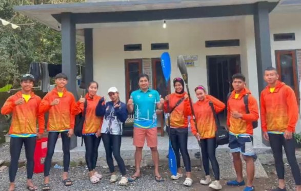 Atlet dayung andalan Jambi yang berhasil meraih 4 emas dan 1 perak di Kejurnas kayak canoe Panglima TNI di Pangandaran, Jawa Barat
