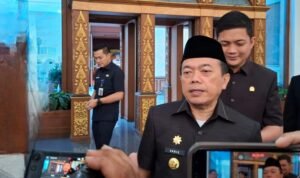 Gubernur Jambi Al Haris usai menghadiri paripurna DPRD Provinsi Jambi