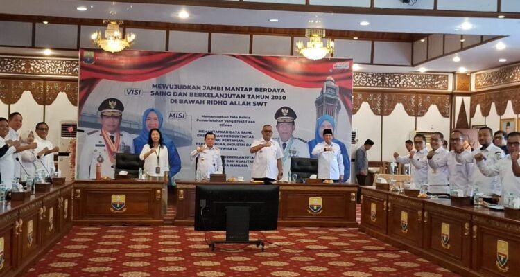 Gubernur Jambi Al Haris usai membuka rakor dan sinergi 1 Juta Rumah