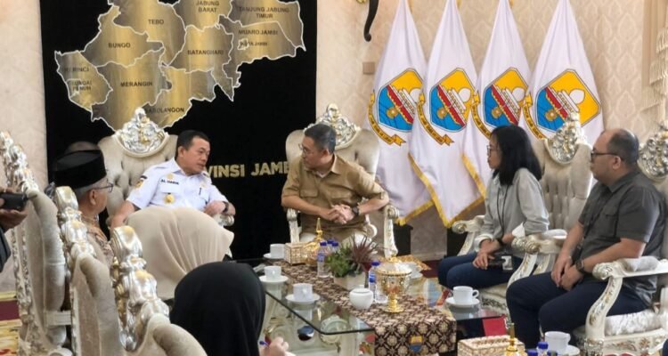Pertemuan Gubernur Jambi, Al Haris dan PT. Hutama Karya membahas persiapan operasional jalan tol Tempino – Simpang Ness