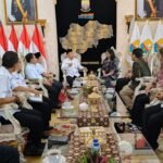 Gubernur Jambi, Al Haris bersama Kepala Kantor Regional (Kanreg) VII BKN Palembang, Heni Sri Wahyuni usai menandatangani nota kesepahaman terkait penguatan manajemen ASN