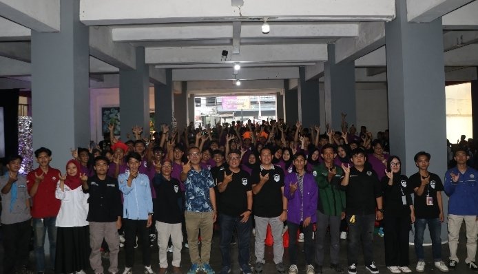 Foto bersama usai penutupan PKKMB UNH Jambi tahun 2025
