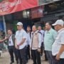 Kasubdit I Indagsi Ditreskrimsus Polda Jambi AKBP Hernawan Rizky Yudhantoro bersama tim Satgas pengendalian harga beras saat melakukan pengecekan di Pasar Atas Sarolangun