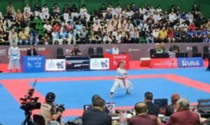 Penampilan karateka muda Jambi Novisa Irni Salim di kelas kata perorangan putri PON Bela Diri Kudus
