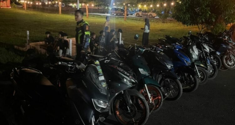 Belasan sepeda motor berhasil diamankan dalam operasi penertiban yang digelar Polres Sarolangun dan Polsek Sarolangun Belasan sepeda motor berhasil diamankan dalam operasi penertiban yang digelar Polres Sarolangun dan Polsek Sarolangun