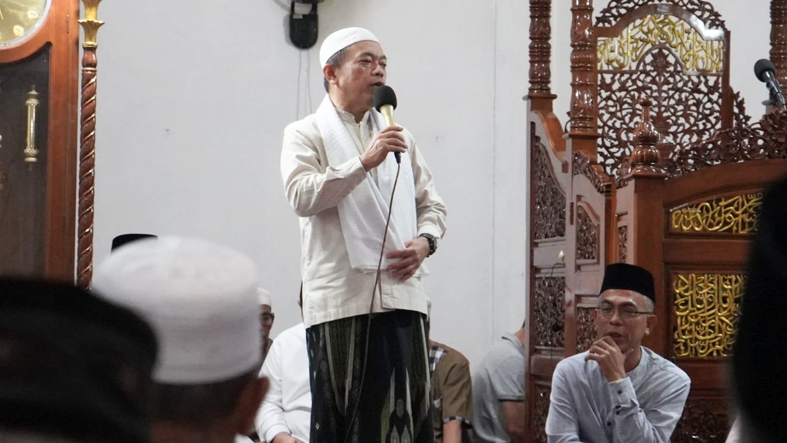 Gubernur Jambi, Al Haris saat safari subuh di Masjid Agung Al Jihad, Pasar Bangko, Kabupaten Merangin