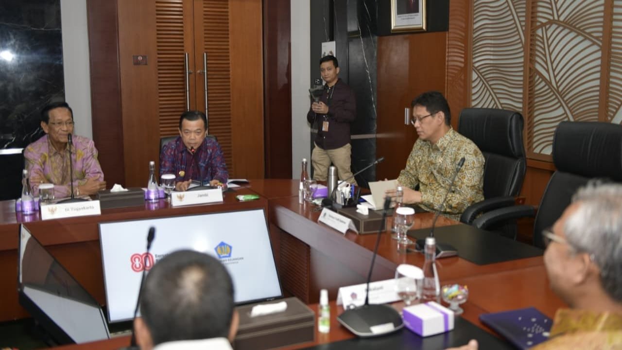 Gubernur Jambi Al Haris yang juga Ketua APPSI dan Ketua ADPMET saat audiensi dengan Menteri Keuangan RI, Purbaya Yudhi Sadewa