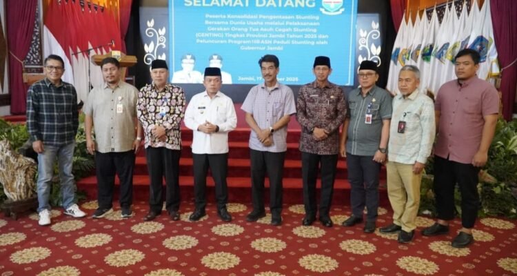Gubernur Jambi Al Haris saat menghadiri Rapat Konsolidasi Pelaksanaan Gerakan Orang Tua Cegah Stunting (GENTING) tingkat Provinsi Jambi Tahun 2025