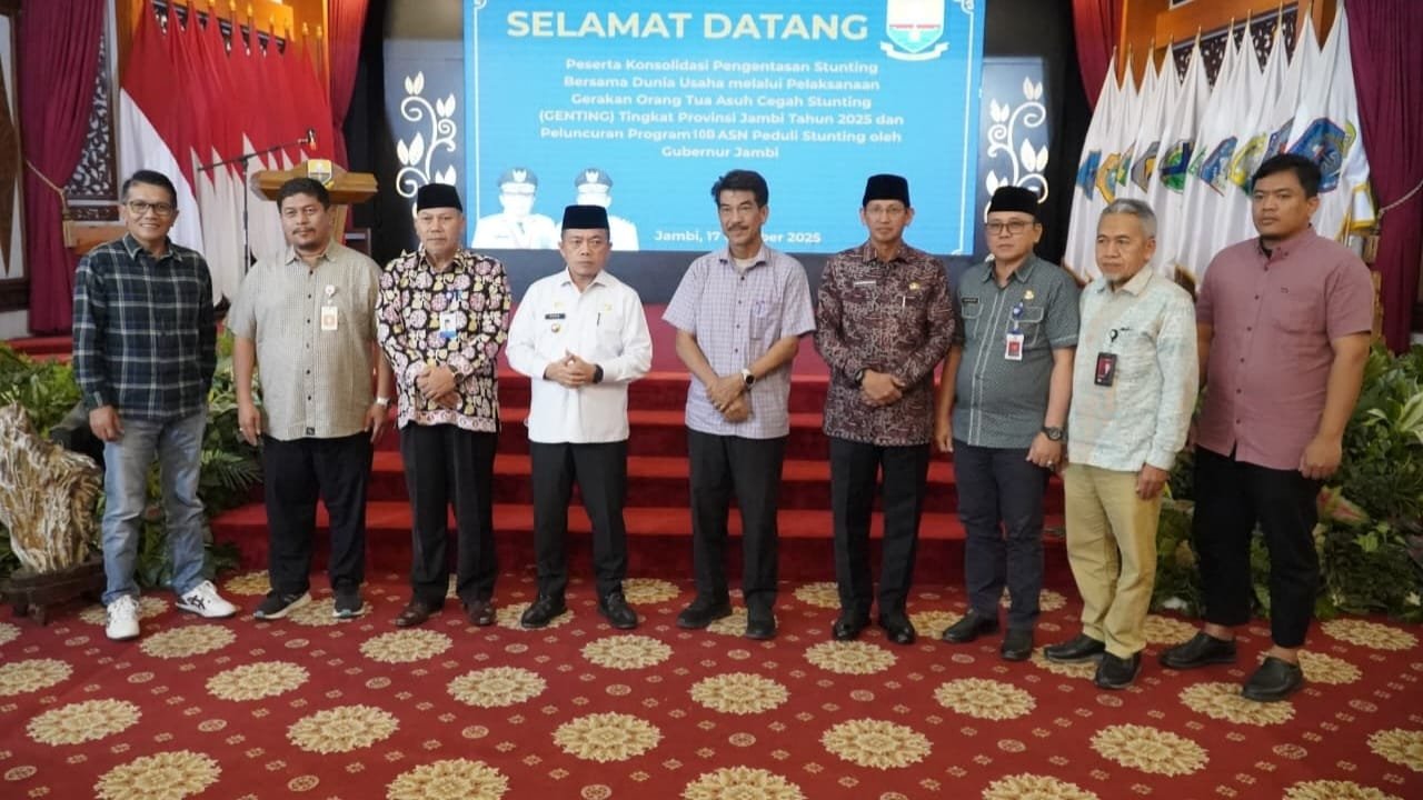 Gubernur Jambi Al Haris saat menghadiri Rapat Konsolidasi Pelaksanaan Gerakan Orang Tua Cegah Stunting (GENTING) tingkat Provinsi Jambi Tahun 2025