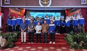 Gubernur Jambi Al Haris foto bersama pengurus IMTAJBAR yang baru dilantik