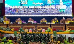 Gubernur Jambi Al Haris saat menghadiri paripurna perayaan HUT ke-26 Kabupaten Tanjung Jabung Timur