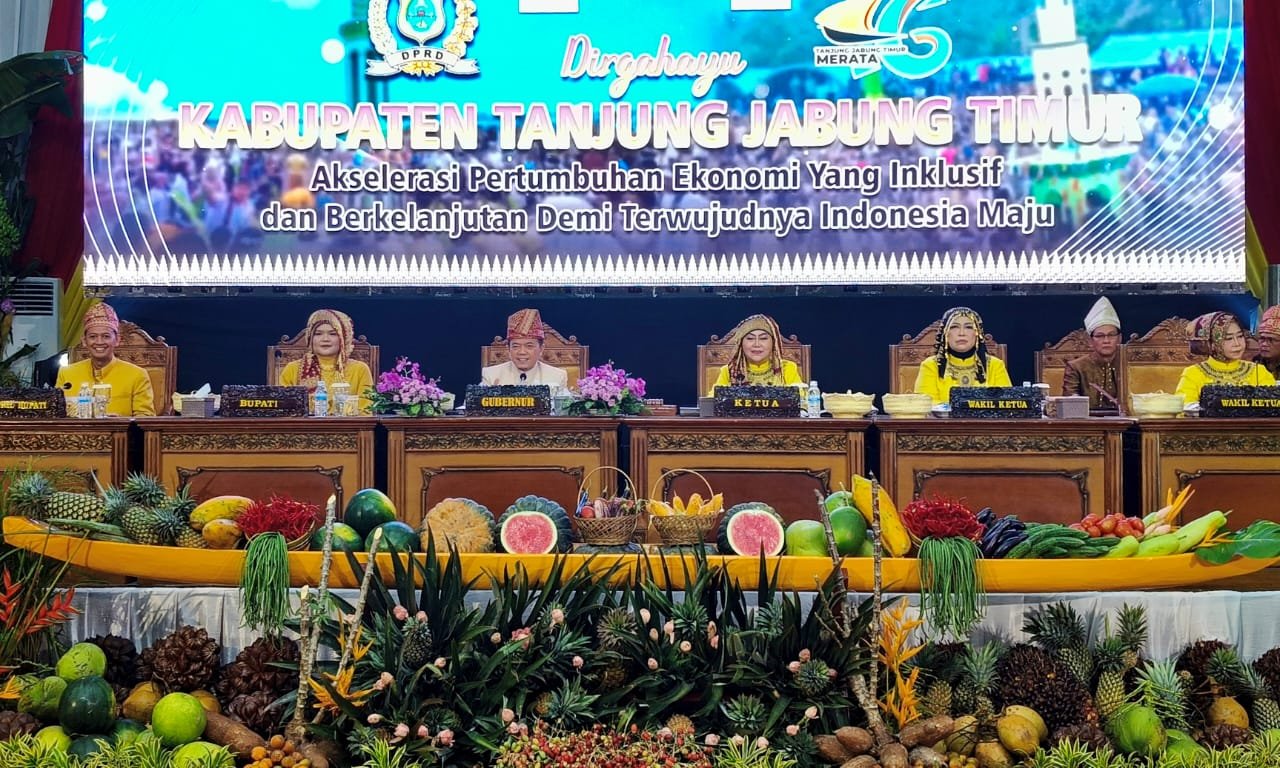 Gubernur Jambi Al Haris saat menghadiri paripurna perayaan HUT ke-26 Kabupaten Tanjung Jabung Timur