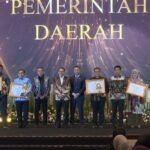 Gubernur Jambi Al Haris foto bersama usai menerima penghargaan Anugerah Kebudayaan Indonesia dari Menteri Kebudayaan Fadli Zon