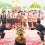 Gubernur Jambi Al Haris didampaingi Istri Hesnidar Haris saat menghadiri peringatan HUT ke-26 Kabupaten Muara Jambi