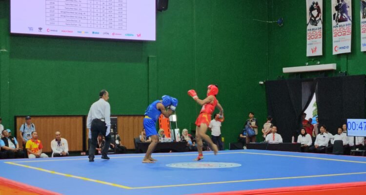 Atlet wushu Jambi saat berlaga di PON Bela Diri Kudus Atlet wushu Jambi saat berlaga di PON Bela Diri Kudus